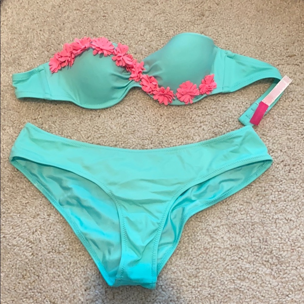 Victoria’s Secret bikini